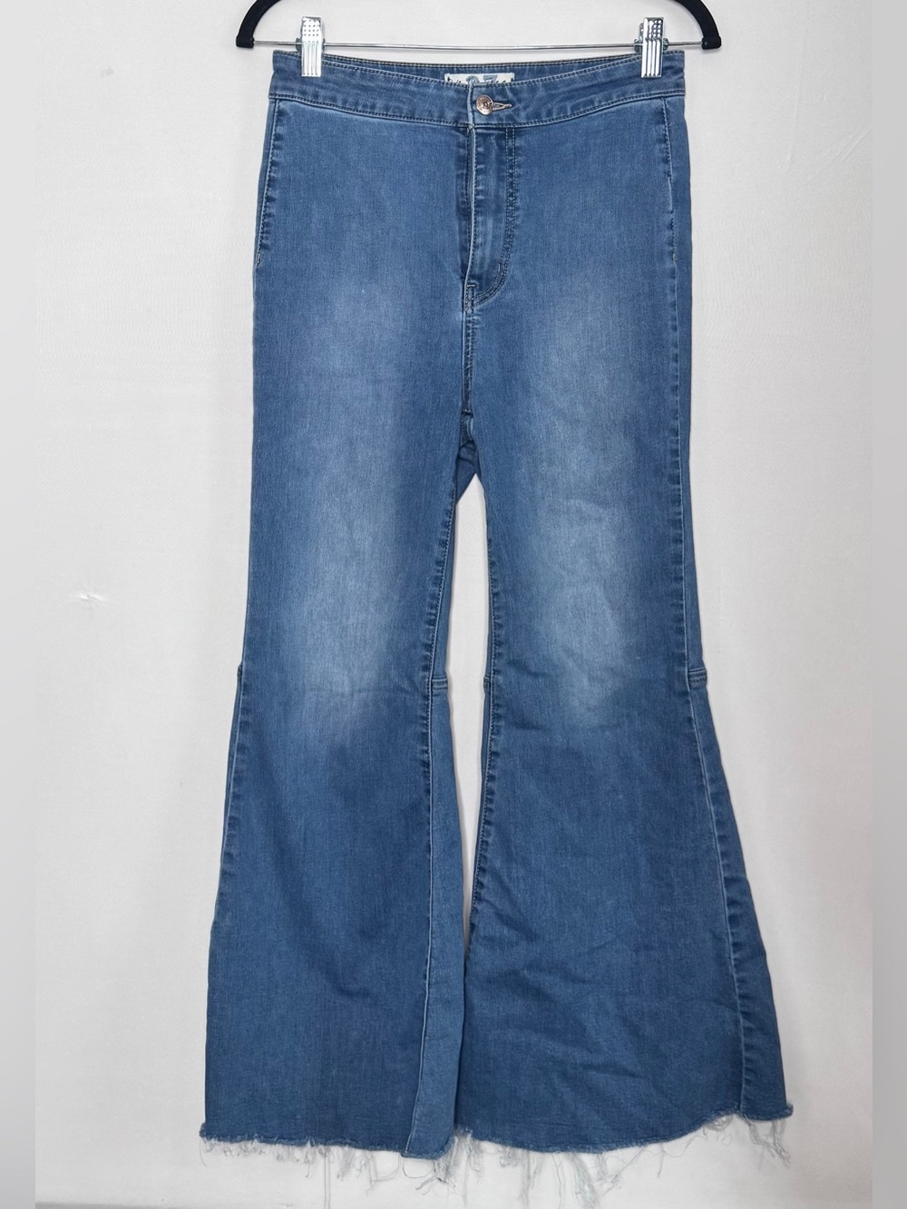 We The Free Youthquake Crop Flare Jeans 27 Light Wash Raw Hem Bell Bottom